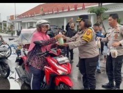 Perkuat Sinergitas Polres Pasuruan kota Bagi-bagi Takjil dan Buka Puasa Bersama Insan Media