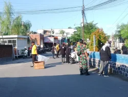 Polsek Pare Bersama Muspika Setempat dan Pemdes Tulungrejo, Bergotong Royong Membersihkan Sampah.