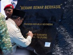 Presiden Prabowo Subianto Memimpin Upacara Gelar Pasukan Operasional Dan Kehormatan Militer TNI.