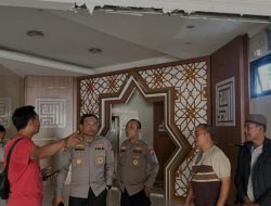 Polisi dan Warga Kembalikan Asa Jamaah Masjid Al Jabar Polsek Tegalsari Pascakerusuhan di Surabaya