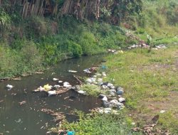 Sungai Beji di Desa Bandaran Jadi Sasaran Pembuangan Sampah, Tak Ada Pagar Pengaman Jadi Alasan