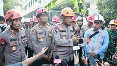 Kapolda Jatim Tinjau Evakuasi Korban Robohnya Bangunan Ponpes Al Khoziny di Sidoarjo