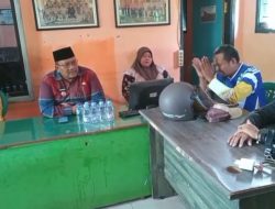 Geruduk Kantor Lurah Kenduruan Warga Tuntut Transparansi Anggaran Proyek Sumur Bor PAM Milik Desa.
